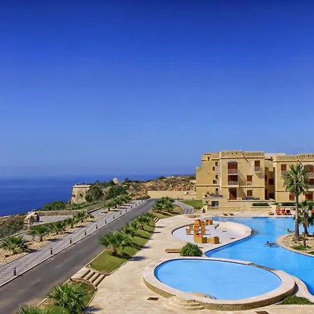 Luxury With Jacuzzi, Bbq And Huge Pool Ghajnsielem