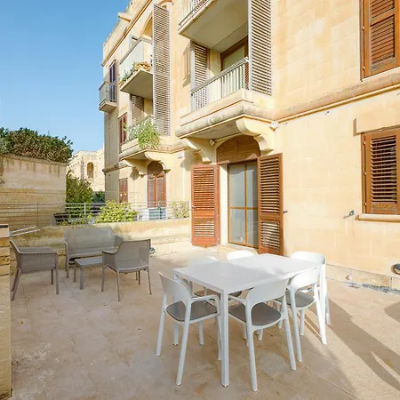 Luxury With Jacuzzi, Bbq And Huge Pool Ghajnsielem