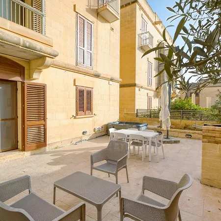 Luxury With Jacuzzi, Bbq And Huge Pool Apartment Ghajnsielem