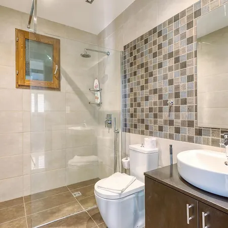 Apartment Luxury With Jacuzzi, Bbq And Huge Pool *