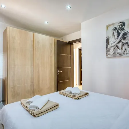 Luxury With Jacuzzi, Bbq And Huge Pool *