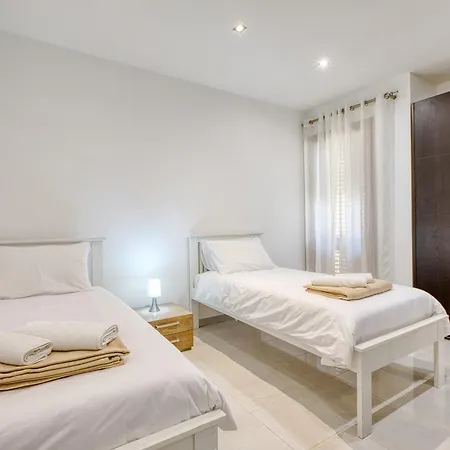 Luxury With Jacuzzi, Bbq And Huge Pool Apartment *