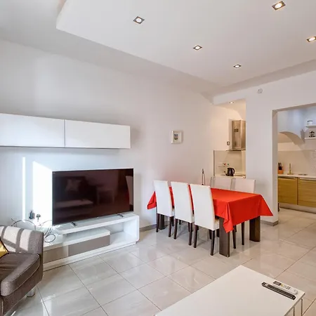 Apartment Luxury With Jacuzzi, Bbq And Huge Pool