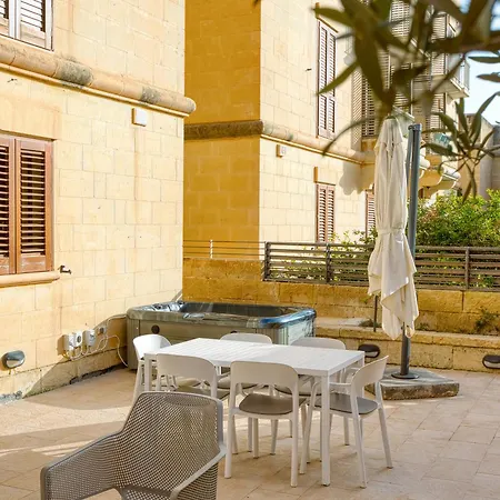 Apartamento Luxury With Jacuzzi, Bbq And Huge Pool Ghajnsielem