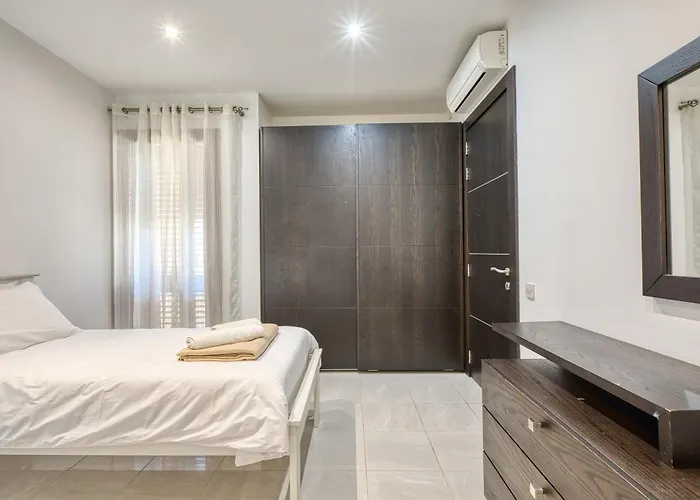 Luxury With Jacuzzi, Bbq And Huge Pool