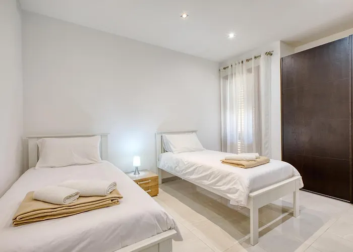 Luxury With Jacuzzi, Bbq And Huge Pool Appartement *