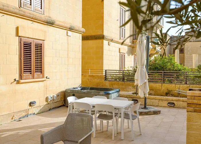 Appartement Luxury With Jacuzzi, Bbq And Huge Pool Għajnsielem