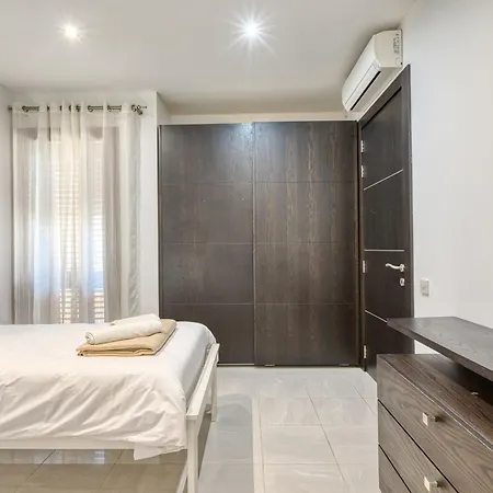 Luxury With Jacuzzi, Bbq And Huge Pool