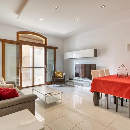 Luxury With Jacuzzi Bbq And Huge Pool Lägenhet Għajnsielem