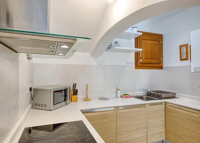 Luxury With Jacuzzi, Bbq And Huge Pool Għajnsielem