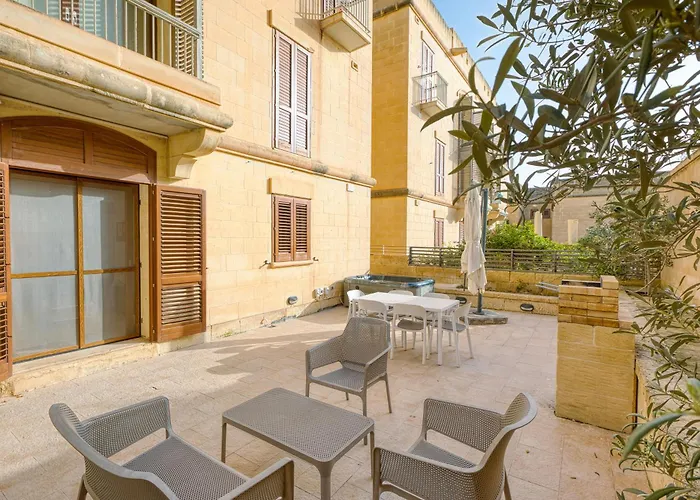 Luxury With Jacuzzi, Bbq And Huge Pool Lejlighed Għajnsielem