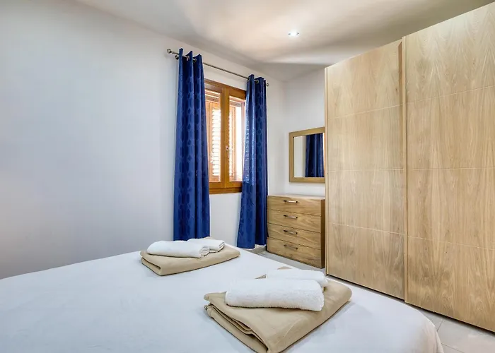 Luxury With Jacuzzi, Bbq And Huge Pool Għajnsielem